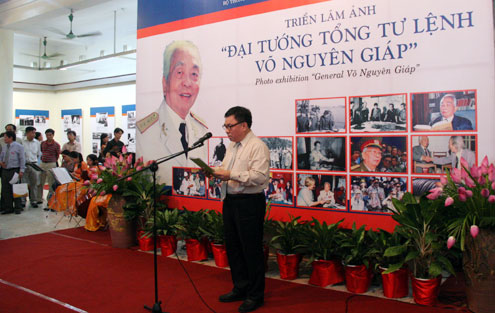 Exposition de photographies rares sur le général Vo Nguyen Giap