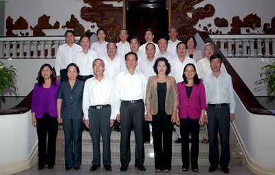 竞相落实经济社会的各项目标