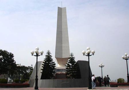 Thủ khoa dâng hương tại di tích bến tàu không số