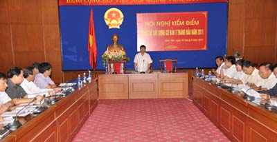 UBND tỉnh Vĩnh Phúc Bàn các giải pháp thực hiện đầu tư xây dựng cơ bản các tháng cuối năm