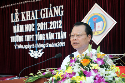 党和政府领导人出席新学年开学典礼