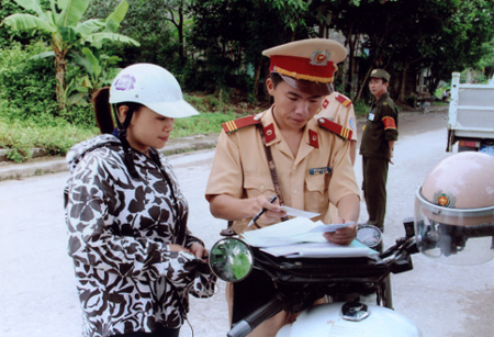 Nhiều chuyển biến tích cực từ Tháng an toàn giao thông