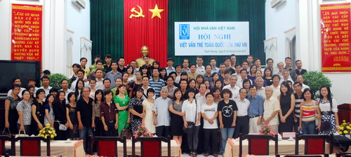 Người viết văn trẻ và trách nhiệm thắp lửa