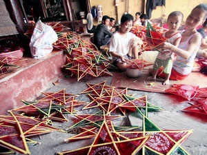 河内古街区居民再现传统中秋节