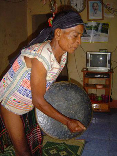 得农省提高青年艺术家的锣钲艺术表演能力