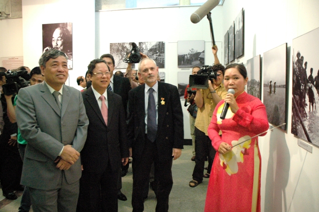 Photo exhibition entitled “Wilfred Burchett and Vietnam” opens in Hanoi