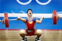 Vietnamese weightlifter breaks two world youth records