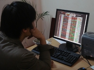 Dòng tiền mạo hiểm hướng về các cổ phiếu nóng