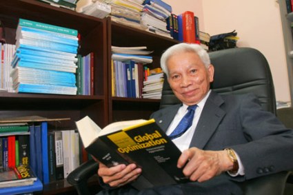 Professor Hoang Tuy honoured for his contributions to science