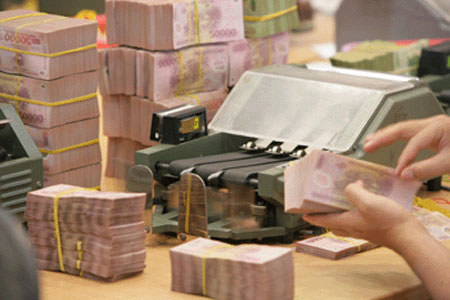 Các ngân hàng tiếp tục hạ lãi suất cho vay