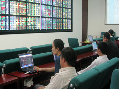 VN-Index tăng - giảm quanh mốc 427 điểm