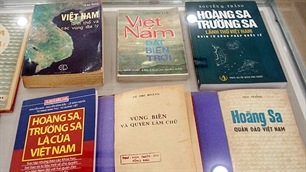 Triển lãm tư liệu “Vịnh Hạ Long và Biển-Đảo Việt Nam