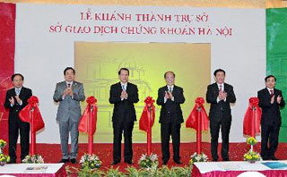 Chủ tịch Quốc hội Nguyễn Sinh Hùng dự lễ khánh thành Trụ sở Sở Giao dịch chứng khoán Hà Nội