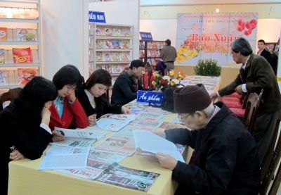 承天- 顺化省2012年春报会开幕