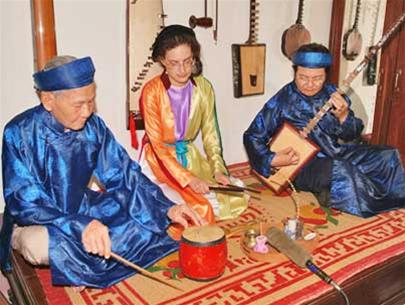 A French girl defends PhD thesis on ceremonial singing