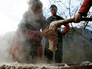 蒙族同胞传统节日独特风味—糍粑