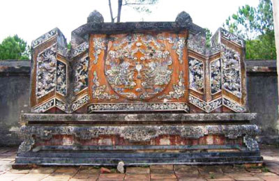 喜迎壬辰春节：顺化古都遗迹区的龙形