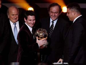 梅西三夺金球　同胞力挺贝利