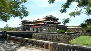 Hue welcomes 30,000 foreigners during Tet