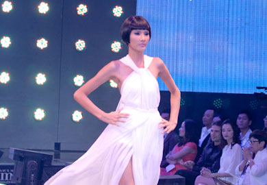 Vietnam s Next Top Model 2011 Hoang Thuy gagne le 1er prix