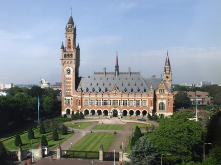 Etablissement du tribunal international de la finance à La Haye