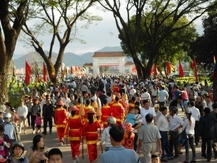 Festival marks Ngoc Hoi-Dong Da victory Van hoa