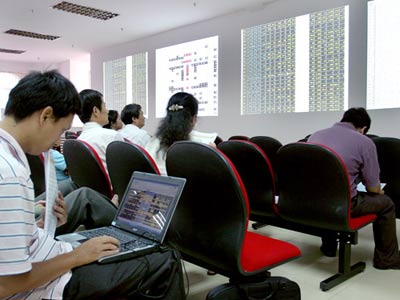 Chứng khoán ngày 4 1 Hai sàn đều giảm điểm
