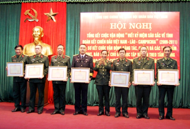 Cục Tuyên huấn - Tổng cục Chính trị Quân đội nhân dân Việt Nam trao giải 2 cuộc vận động