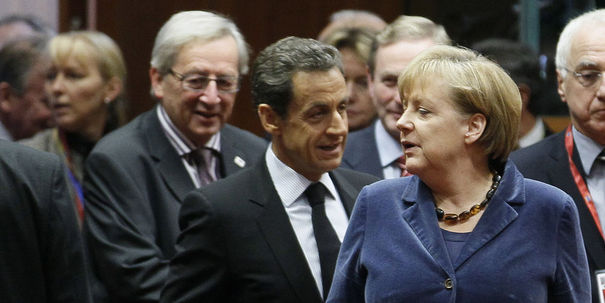 L euro se stabilise avant la rencontre Sarkozy-Merkel, reste sous pression