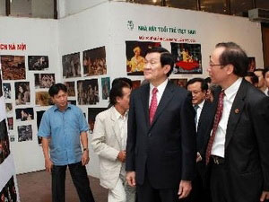 “越南舞台艺术55年形成与发展”展览会在河内隆重举行