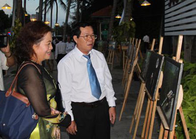 越南文化遗产图片展在潘切市举行