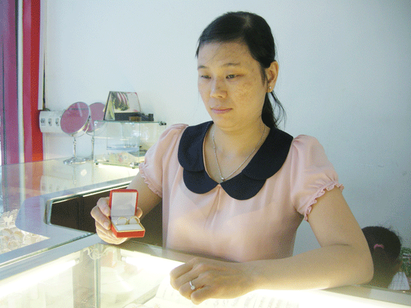 Đầu tuần, giá vàng đồng loạt giảm sâu