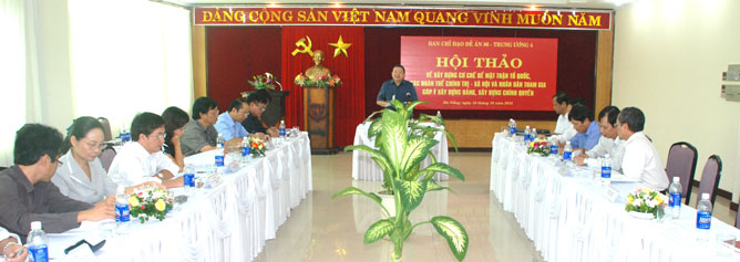 Xây dựng cơ chế Mặt trận Tổ quốc, các đoàn thể và nhân dân tham gia góp ý xây dựng Đảng, chính quyền
