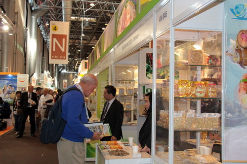 Vietnam attends Paris food and beverage fair