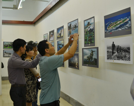 Remise des prix du concours photographique sur Les frontières, les îles et la mer du Vietnam