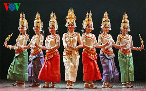 Apsara dances performed in Hanoi