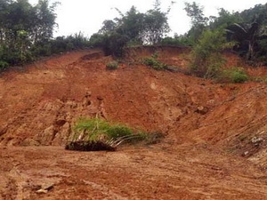 Bão số 7 gây sạt lở nhiều tuyến đường ở tỉnh Kon Tum