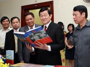 Books on Vietnam, Laos special ties make debut