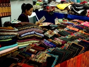 Vietnam, Laos boost border trade cooperation