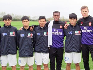 越南四名球员赴阿森纳俱乐部进行培训
