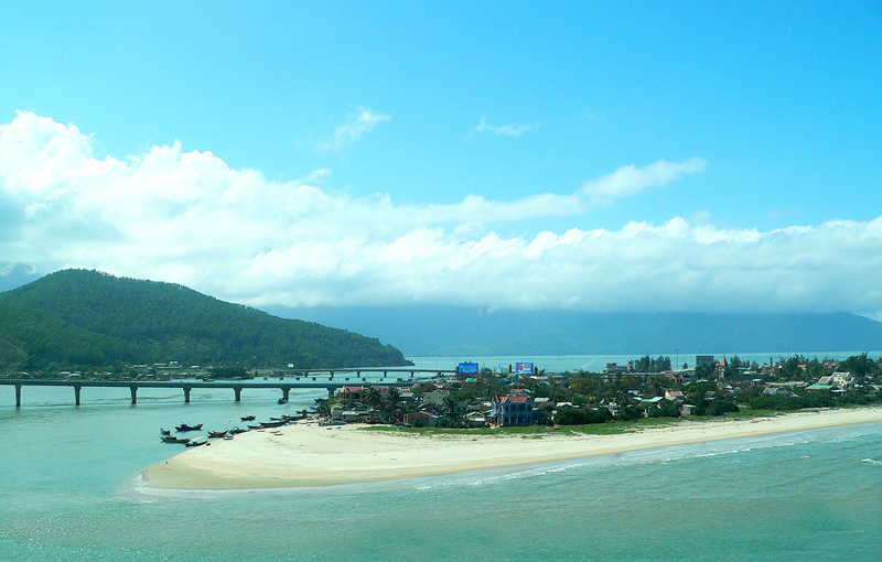 Lang Co Bay proves must-see destination