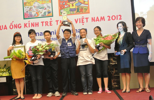 Trao giải làm phim “Qua ống kính trẻ thơ” 2012