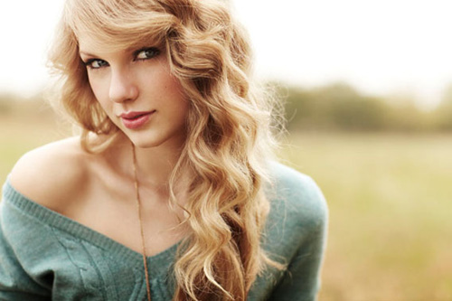 Taylor Swift to co-host Grammy 2013