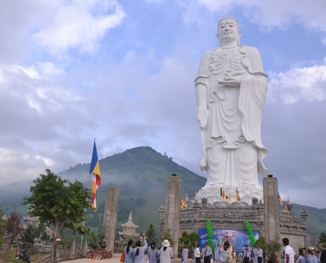 Highest Amitabha Buddha statue in Vietnam