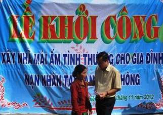Thăm, tặng quà nạn nhân, gia đình nạn nhân bị tai nạn giao thông tại Gia Lai