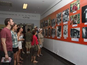 “战争时期儿童”图片展拉开帷幕