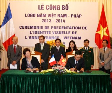 Dévoilement de l’identité visuelle de l’Année France-Vietnam 2013-2014
