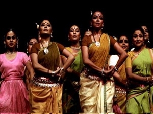 Indian dance troupe performs at Hanoi universities