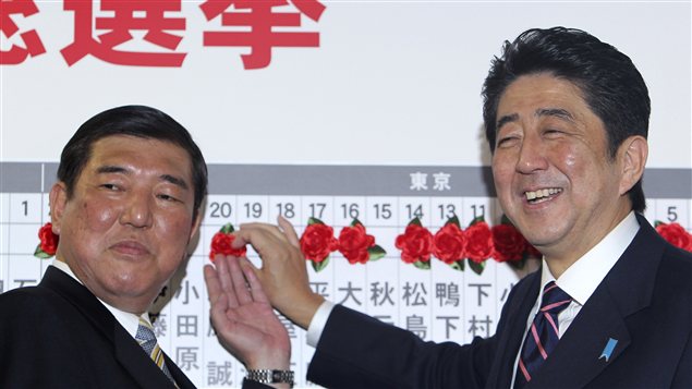La droite japonaise triomphe aux élections législatives