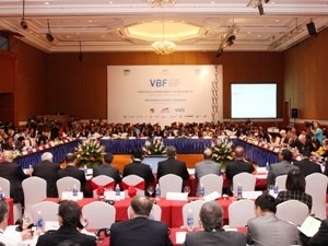 Business leaders discuss investment environment